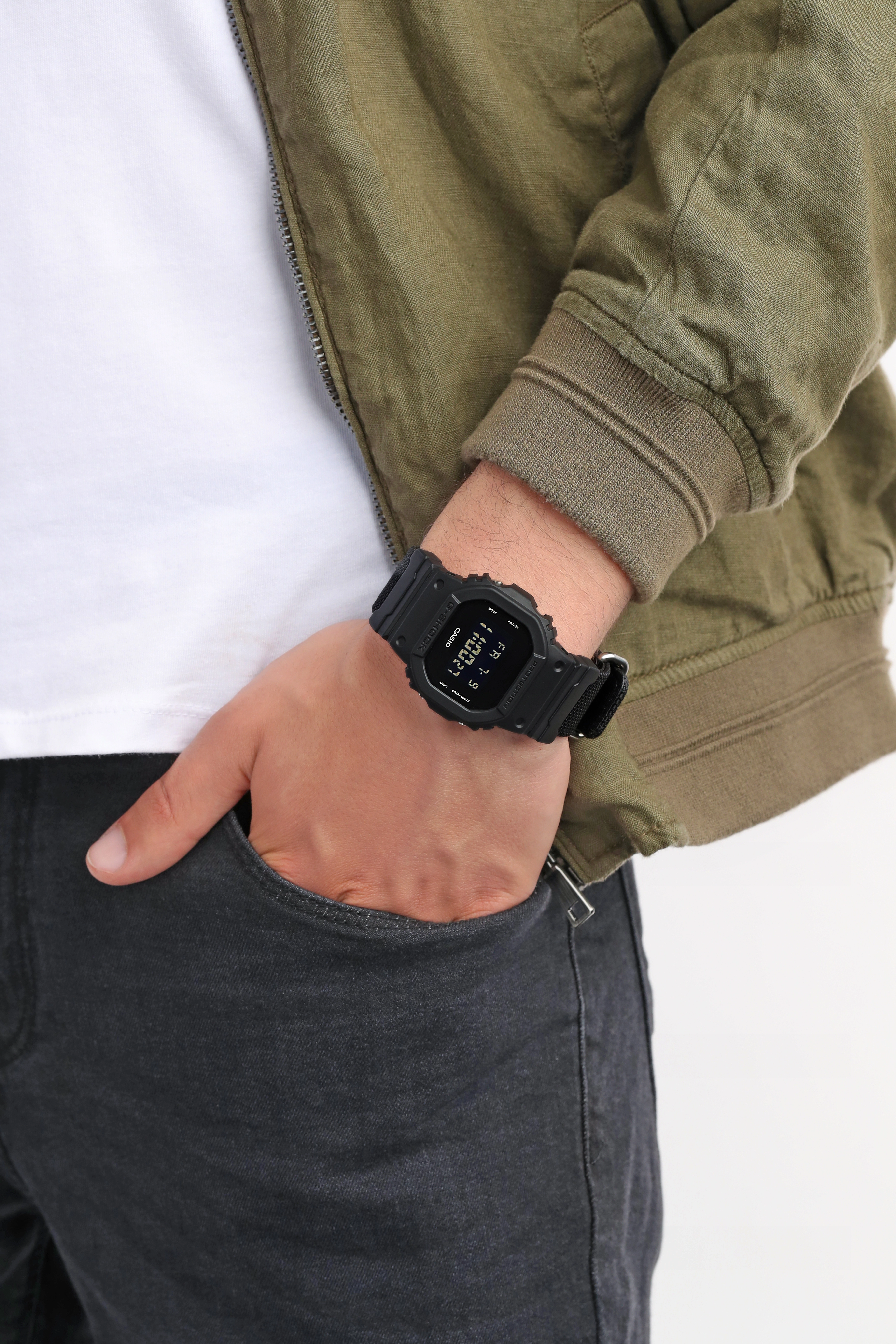 Casio G-Shock Men's Wristwatch/ DW-5600BBN-1DR