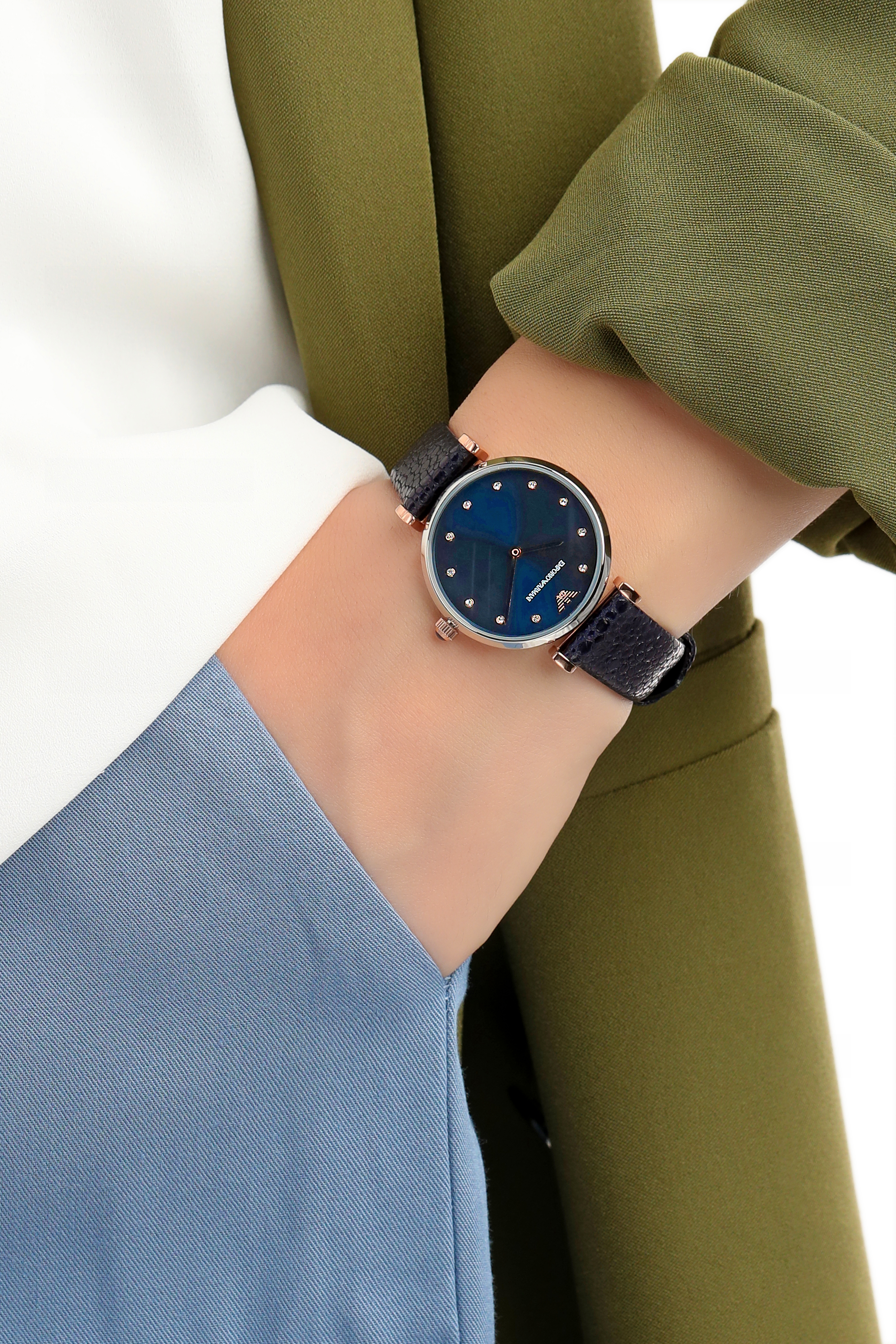 エンポリオアルマーニ レディース 時計 ネイビー レザー AR1989 Emporio Armani Women's AR1989 Retro Blue Leather Quartz