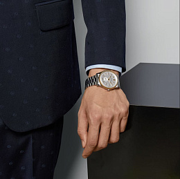 Gucci  Men's Automatic Wristwatch/ YA126390 Switzerland