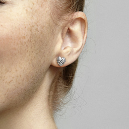 Regal pattern heart silver stud earrings