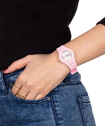 Casio Quartz Wristwatch Women/ LRW-200H-4E4VDF