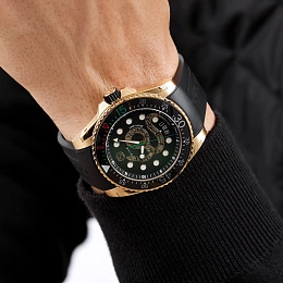 Gucci  Мужские  Наручные часы/ YA136219 Швейцария