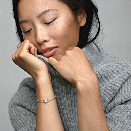 Silver bracelet with heart-shaped clasp