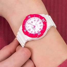 Casio Quartz Wristwatch Women/ LRW-200H-4BVDF